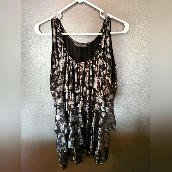 *2/$25* 1X Metallic flowy sleeveless top - Picture 1 of 5